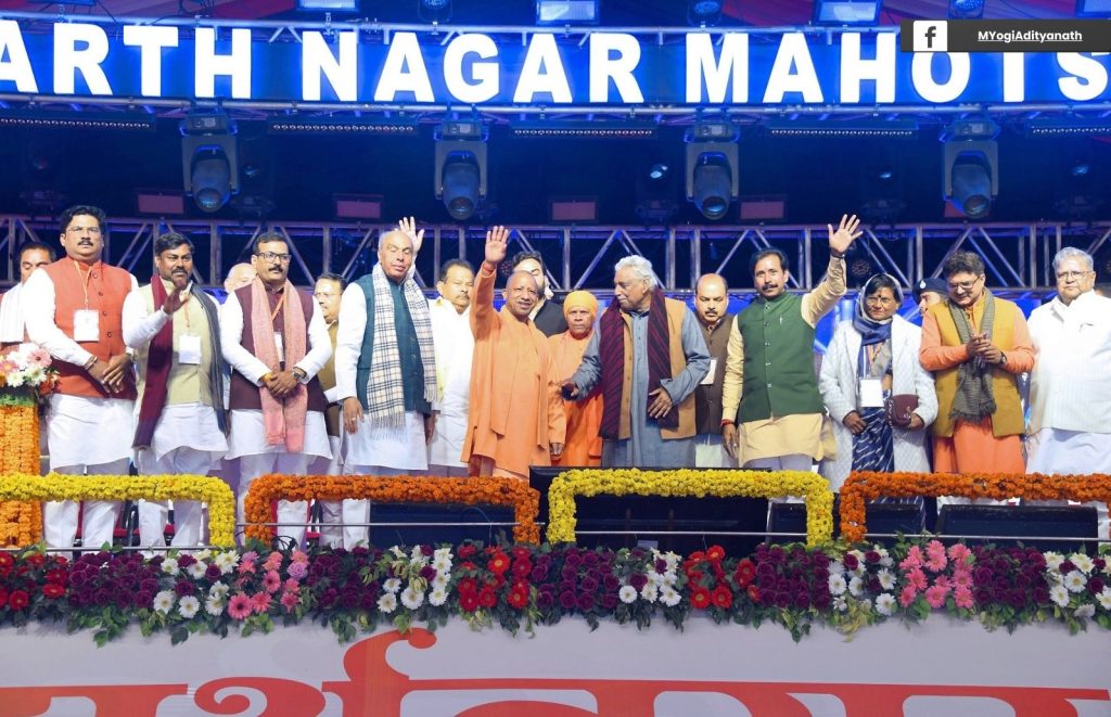 मुख्यमंत्री योगी आदित्यनाथ ने सिद्धार्थनगर को दी ₹1,052 करोड़ की सौगात; 229 विकास परियोजनाओं का किया आगाज़